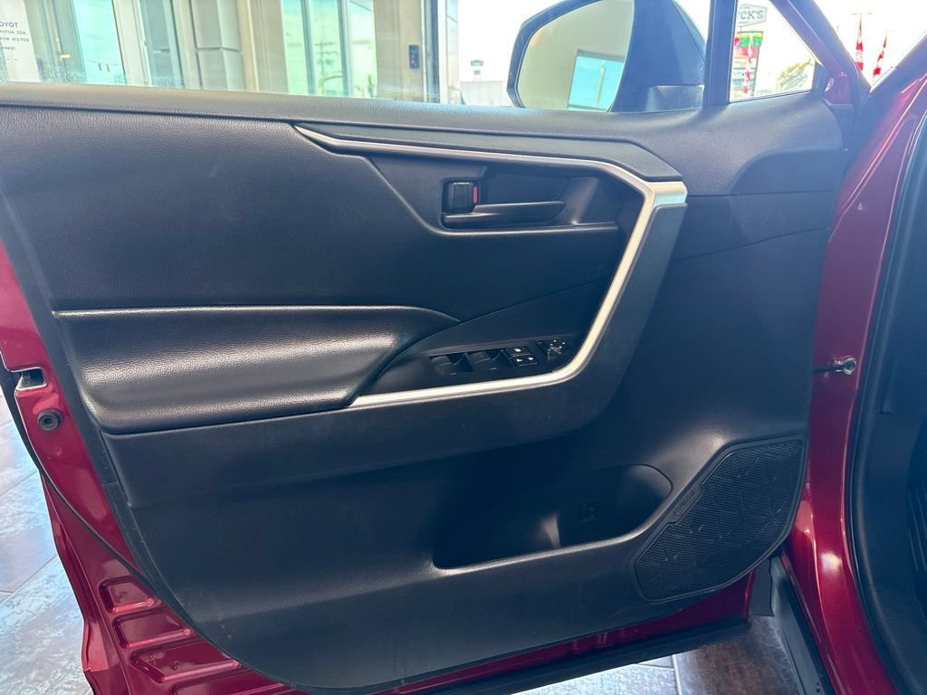 Used 2025 Toyota RAV4 LE AWD/4WD image 16