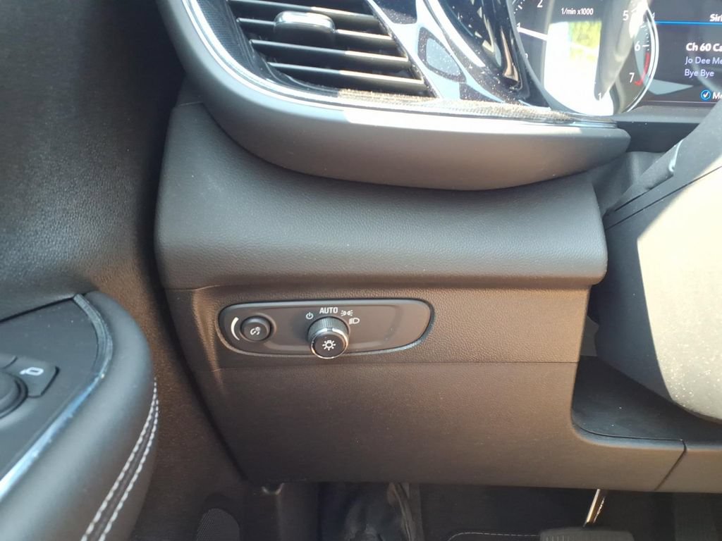 Used 2023 Buick Envision Essence FWD image 13