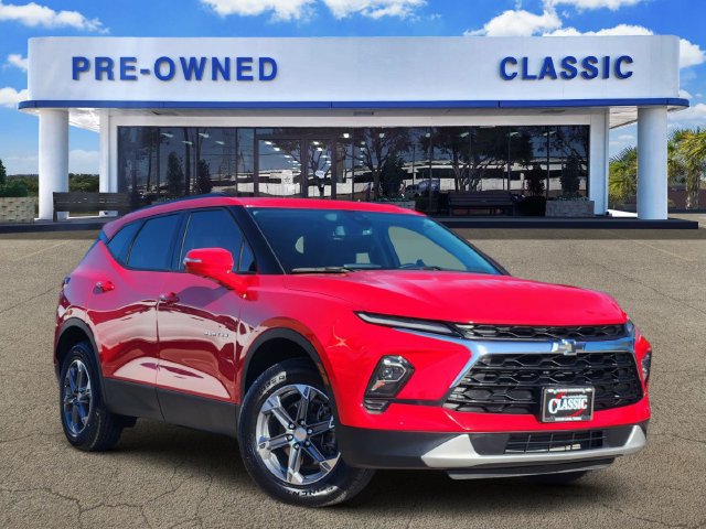 Used 2024 Chevrolet Blazer LT FWD image 1
