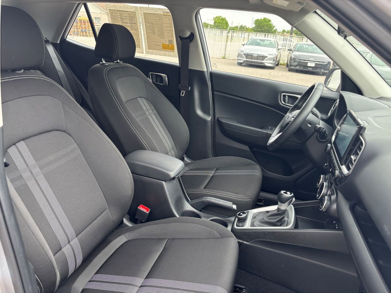 Used 2025 Hyundai Venue SEL FWD image 35