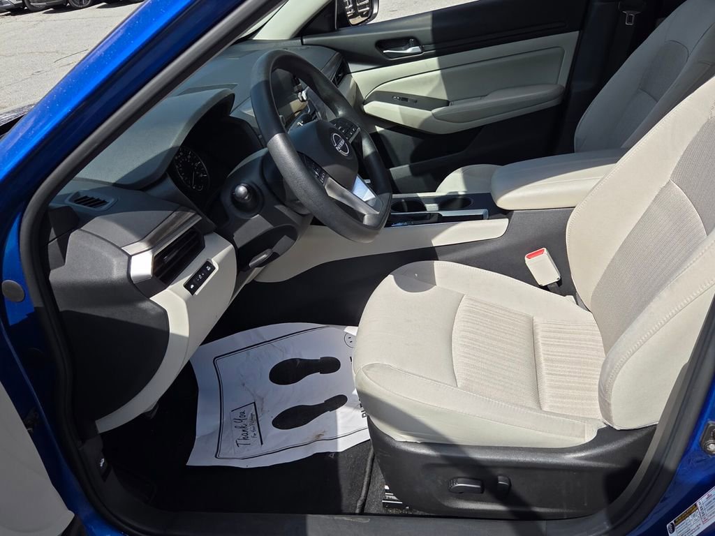 Used 2025 Nissan Altima 2.5 SV image 5