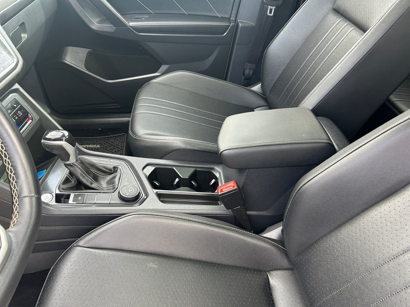 Used 2023 Volkswagen Tiguan SE AWD/4WD image 15