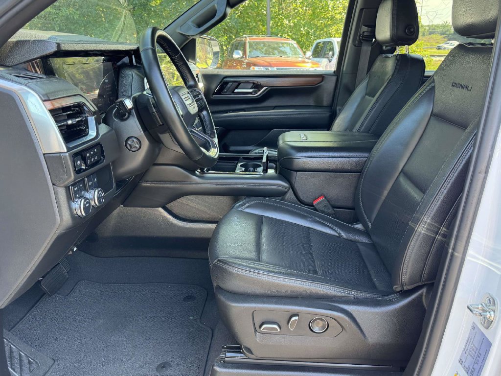 Used 2025 GMC Yukon Denali AWD/4WD image 22