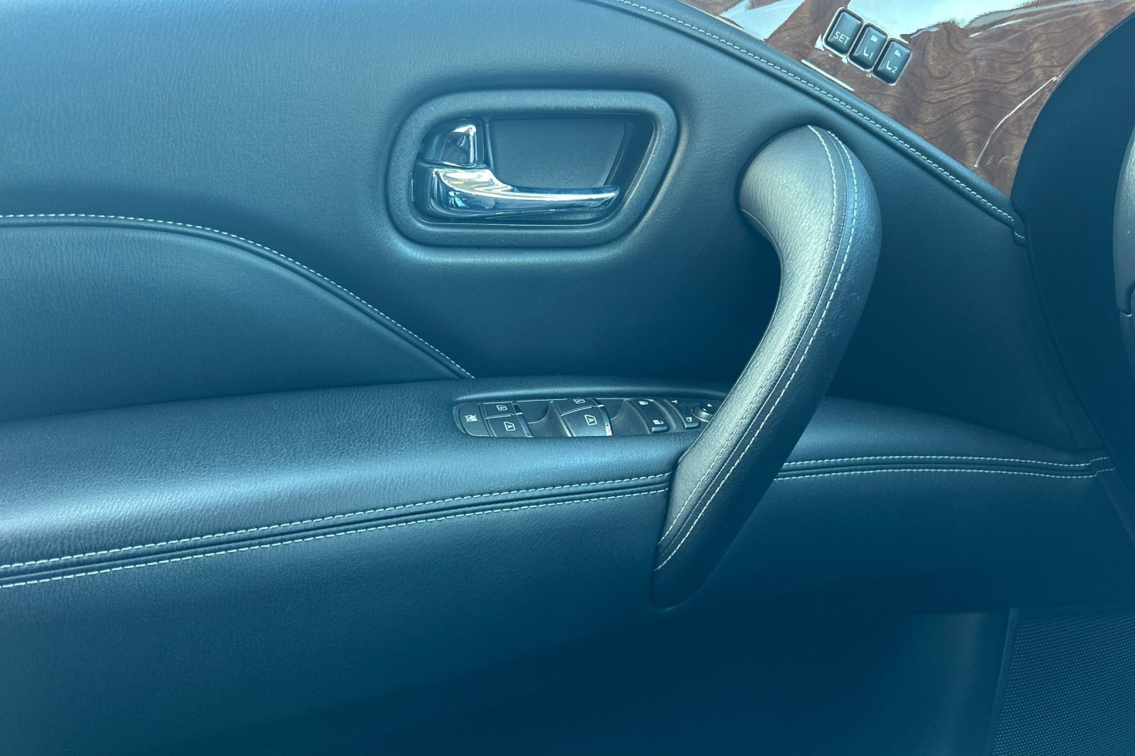 Used 2018 INFINITI QX80 2WD w/ Driver Assistance Package image 11