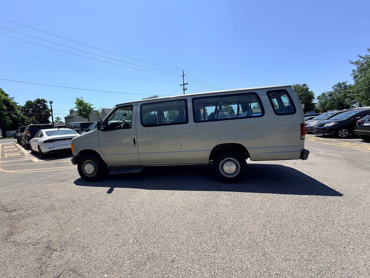 Used 2006 Ford E-350 and Econoline 350 XL RWD image 24