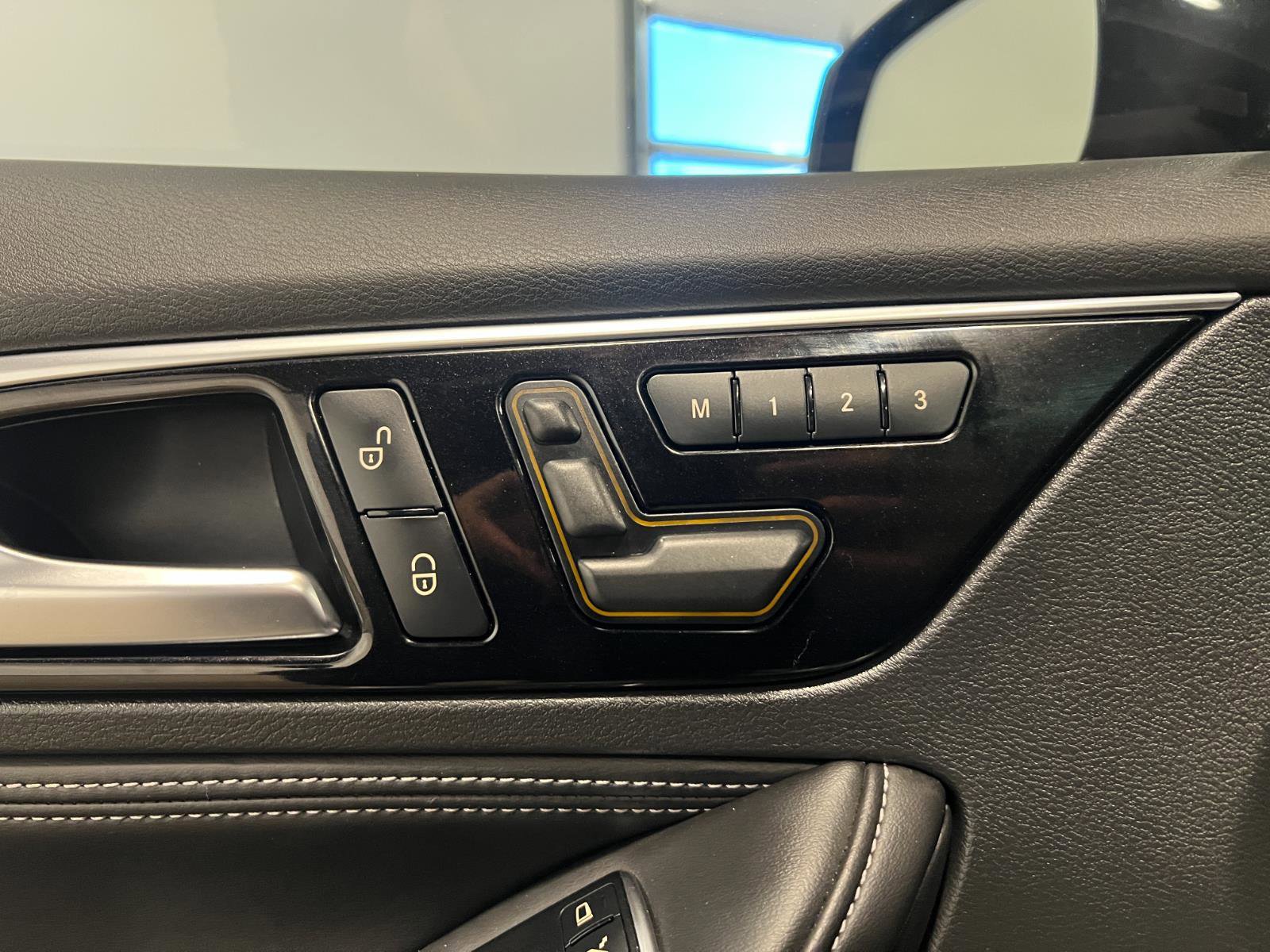 Used 2018 INFINITI QX30 Premium w/ Navigation Package image 25