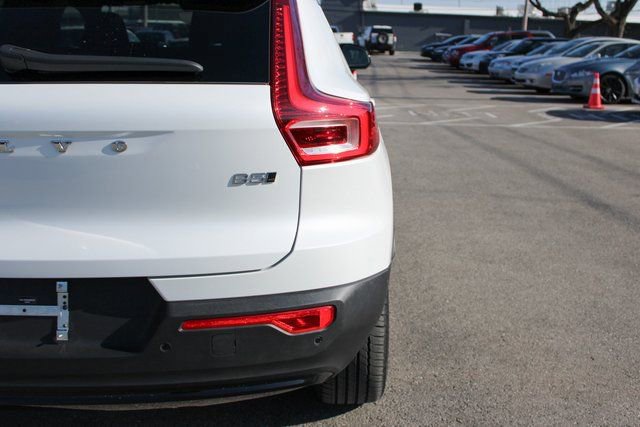 Used 2025 Volvo XC40 B5 Plus image 46