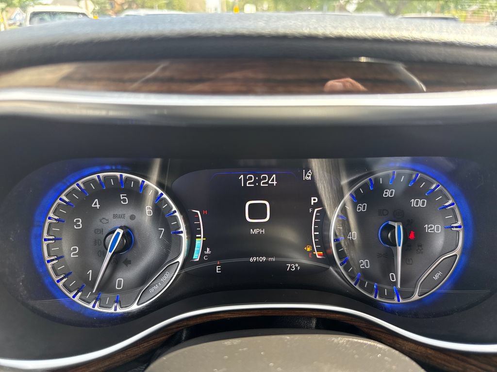 Used 2022 Chrysler Pacifica Limited FWD image 29