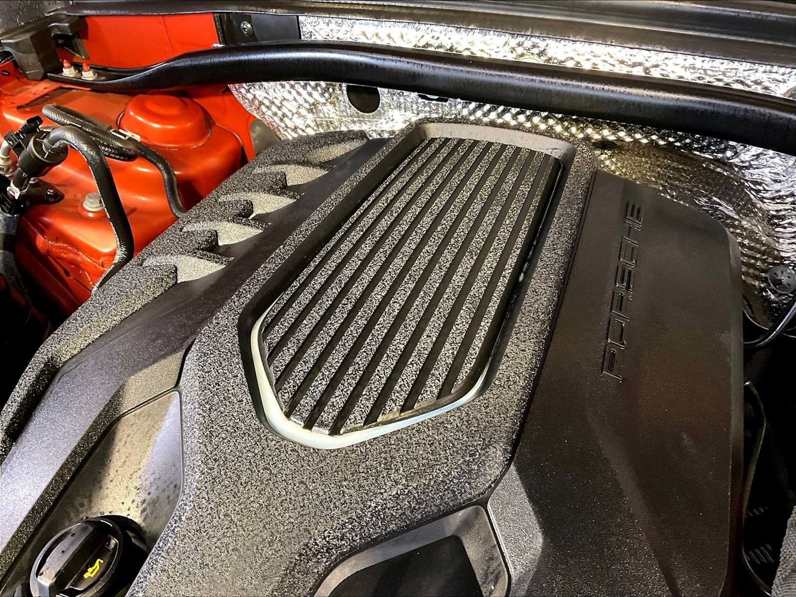 Certified 2023 Porsche Macan AWD/4WD image 33