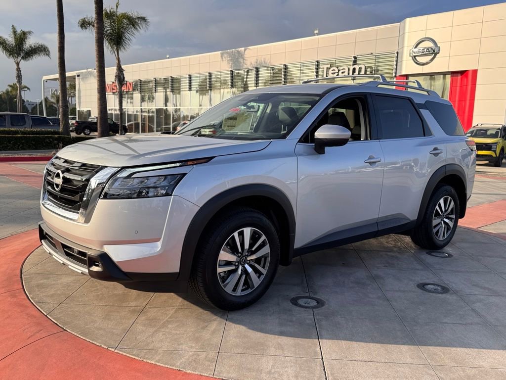 New 2025 Nissan Pathfinder SL image 4