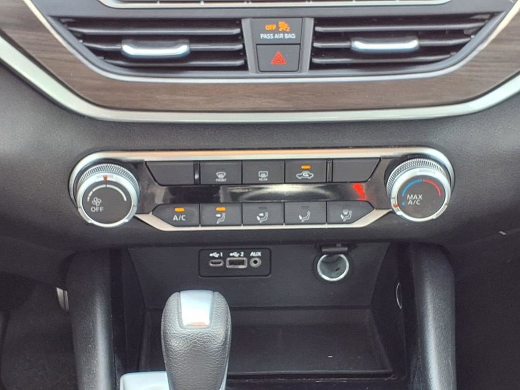 Used 2024 Nissan Altima 2.5 SV FWD image 16