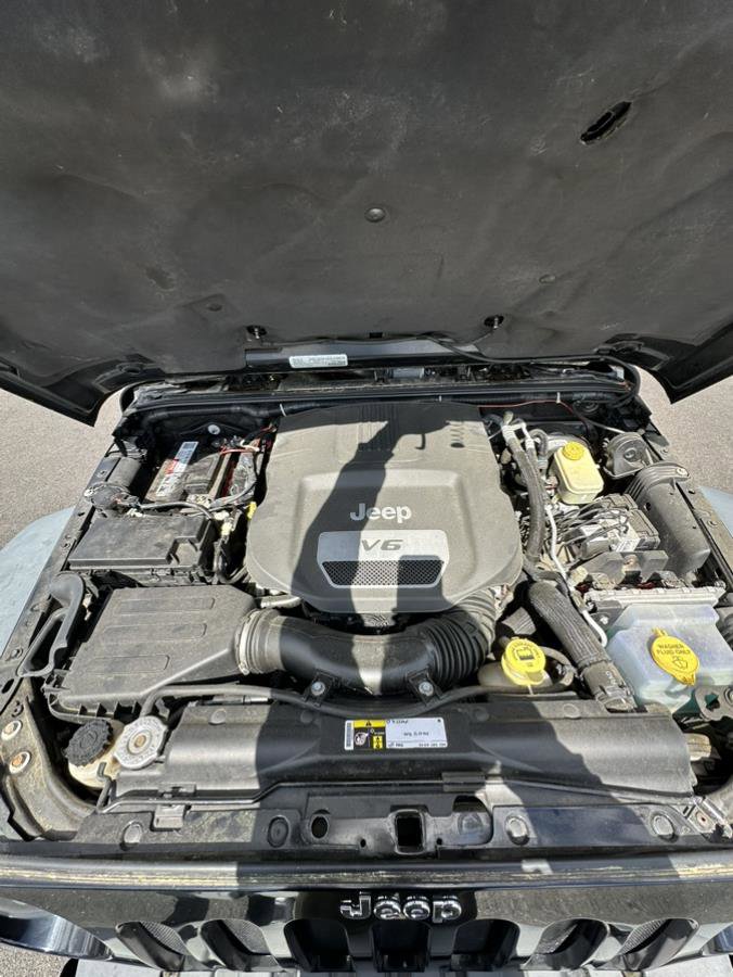 Used 2015 Jeep Wrangler Unlimited Rubicon w/ Connectivity Group AWD/4WD image 20