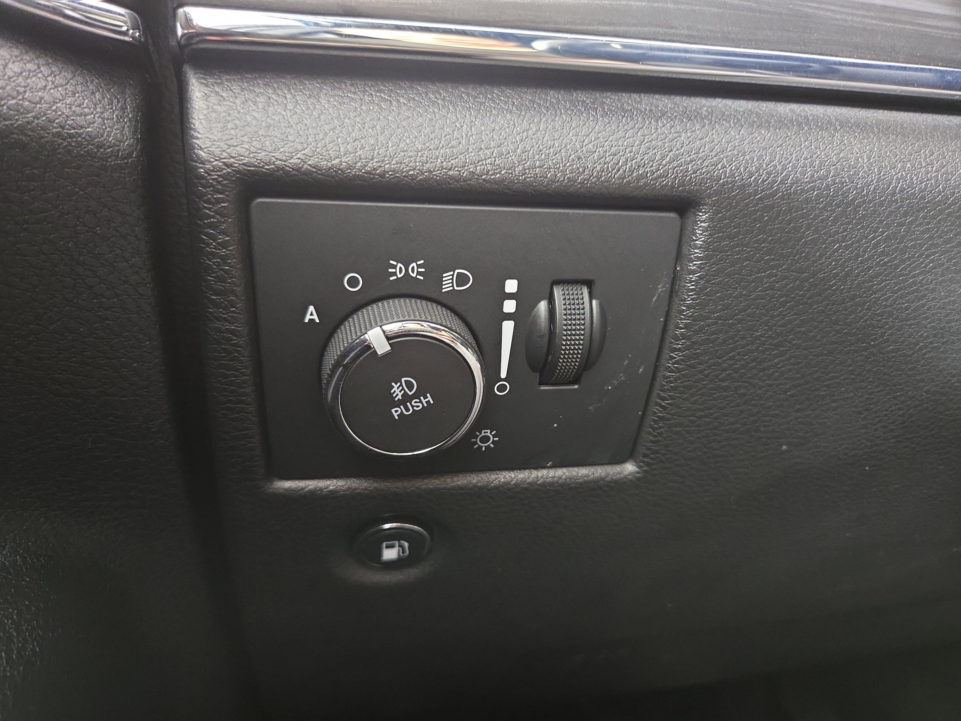 Used 2021 Jeep Grand Cherokee Limited image 26