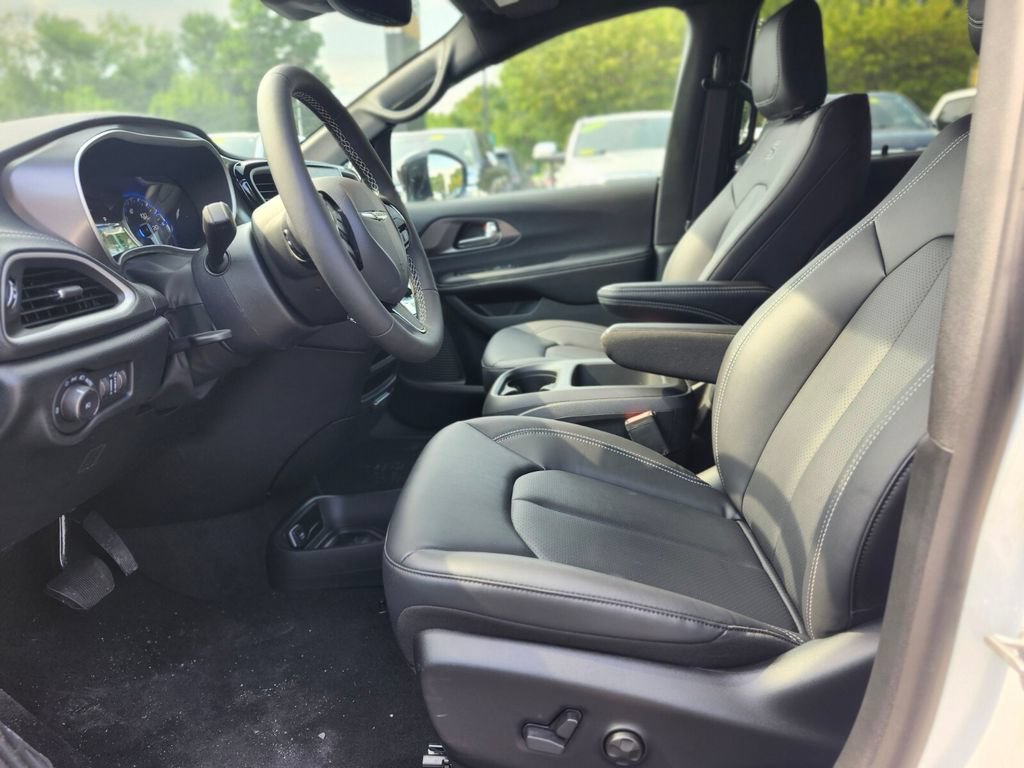 New 2026 Chrysler Pacifica Select w/ S Appearance Package AWD/4WD image 19