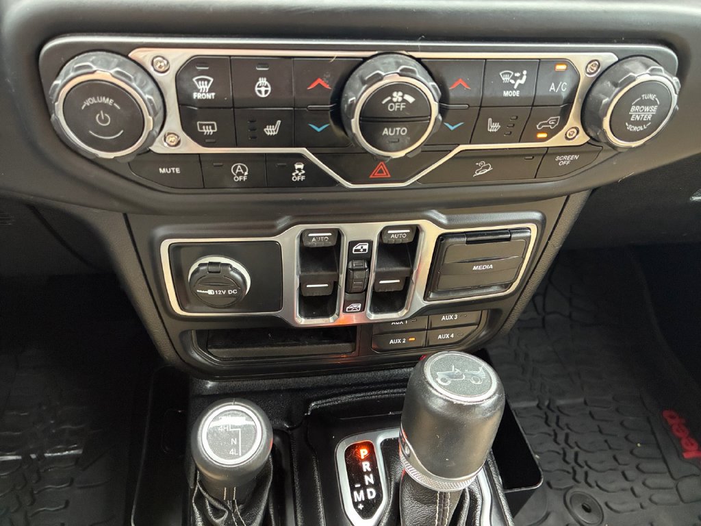 Used 2018 Jeep Wrangler Unlimited Sahara AWD/4WD image 10