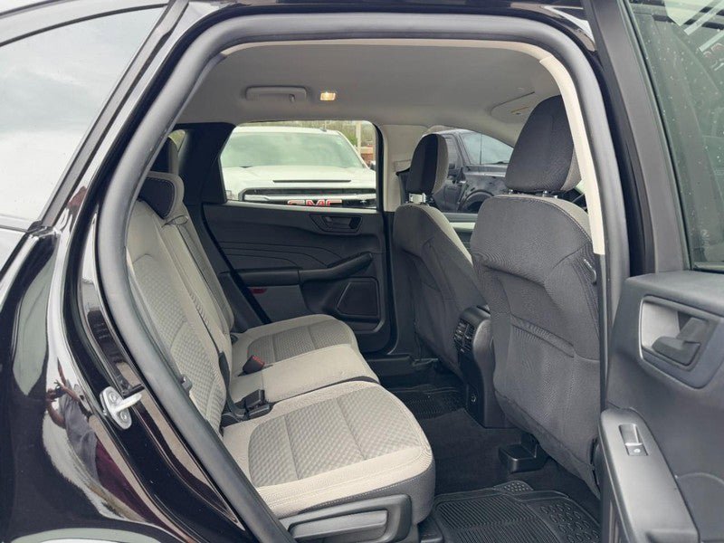 Used 2022 Ford Escape SE w/ SE Sport Appearance Package FWD image 10