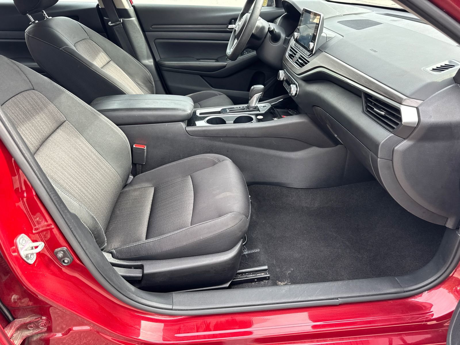 Used 2024 Nissan Altima 2.5 SV image 13