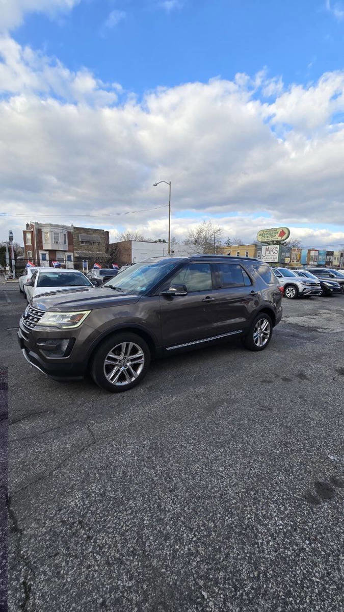 Used 2016 Ford Explorer XLT w/ Equipment Group 202A image 1