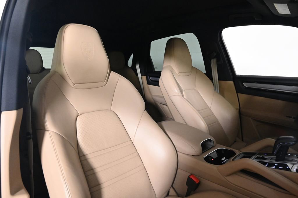 Certified 2023 Porsche Cayenne Platinum Edition AWD/4WD image 18