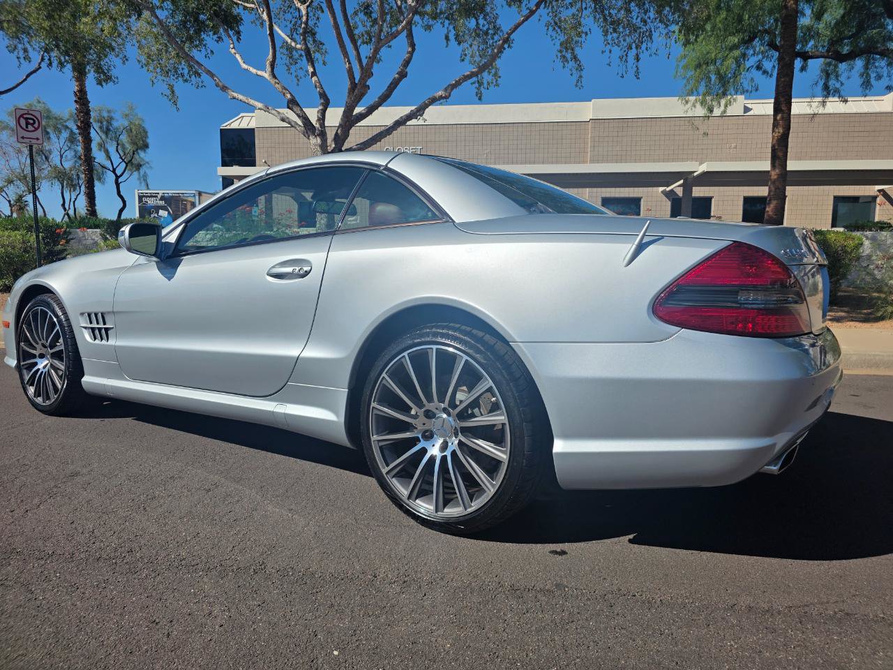 Used 2011 Mercedes-Benz SL 550 w/ Premium I Pkg image 10