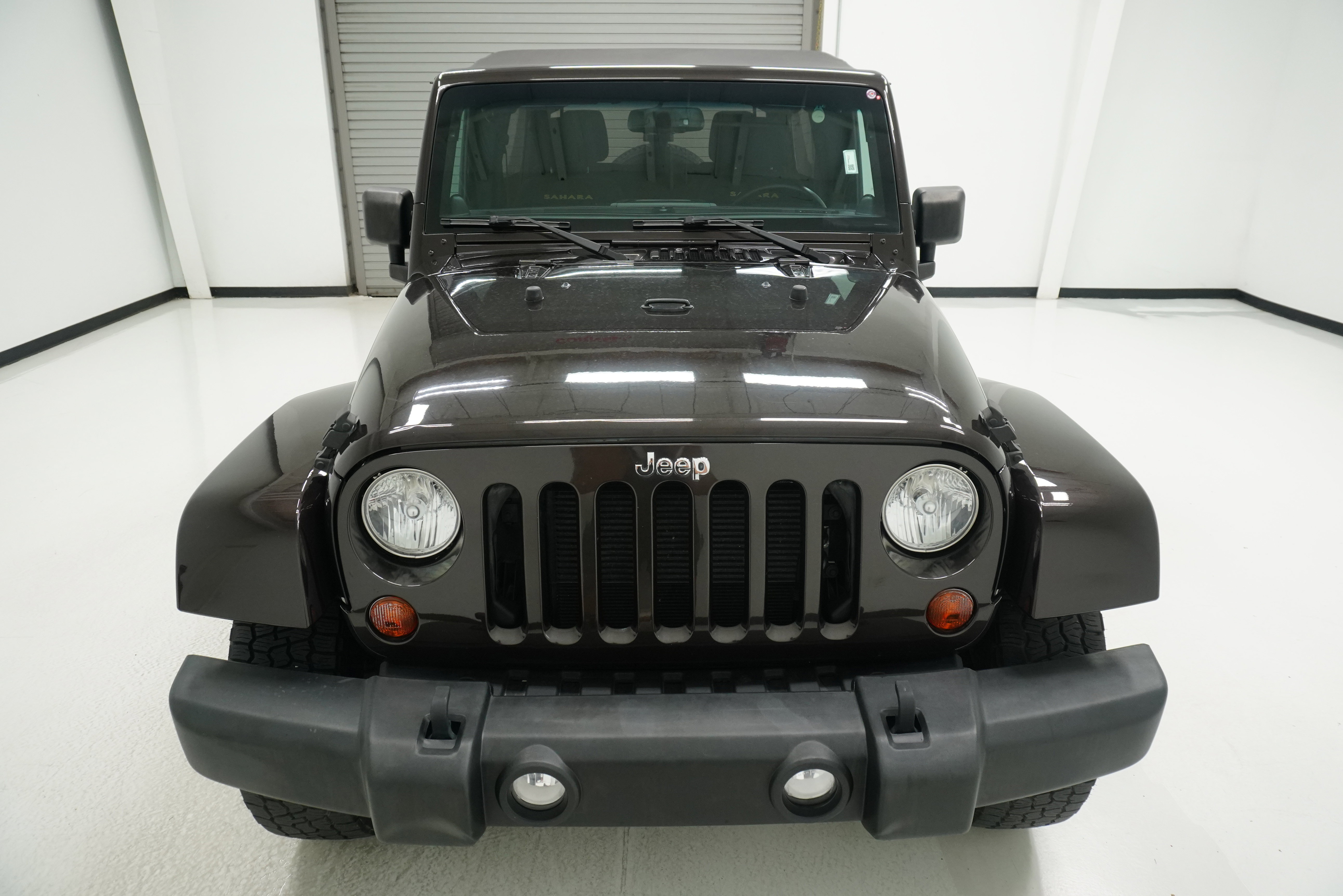Used 2013 Jeep Wrangler Unlimited Sahara AWD/4WD image 2