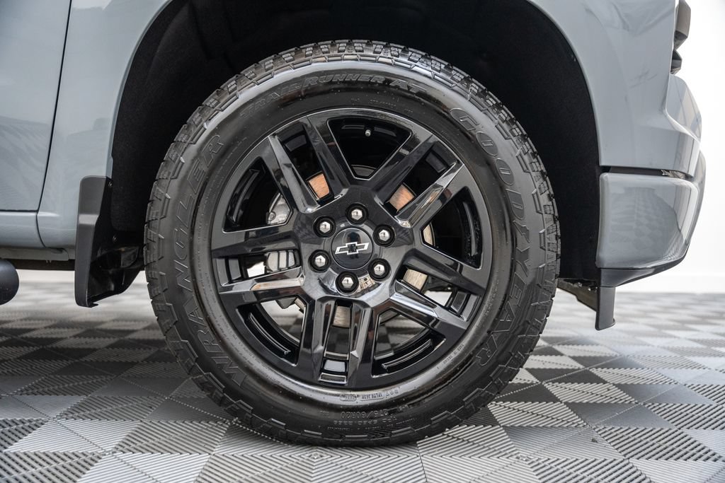 Used 2025 Chevrolet Silverado 1500 Custom w/ Turbomax Blackout Package AWD/4WD image 18