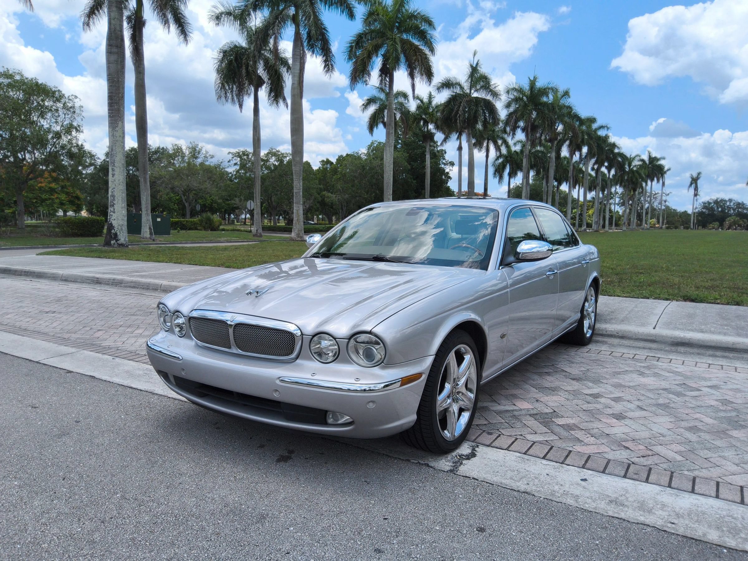 Used 2006 Jaguar XJ Vanden Plas RWD image 3