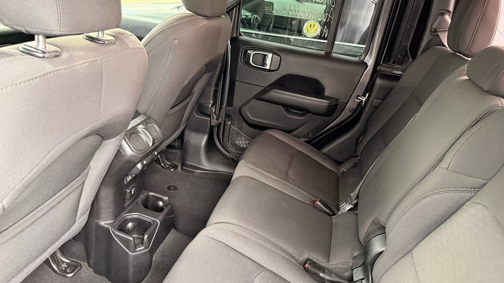 Used 2020 Jeep Gladiator Overland AWD/4WD image 6
