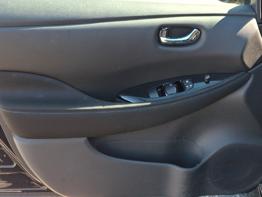Certified 2023 Nissan Leaf SV Plus FWD image 14
