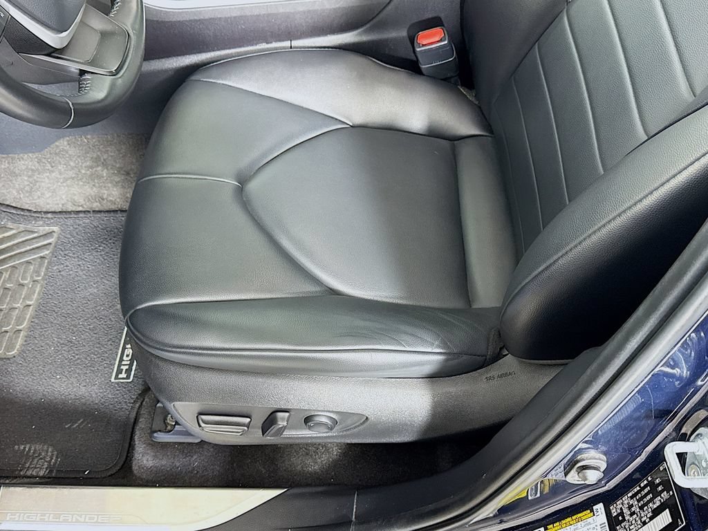 Used 2023 Toyota Highlander XLE FWD image 20
