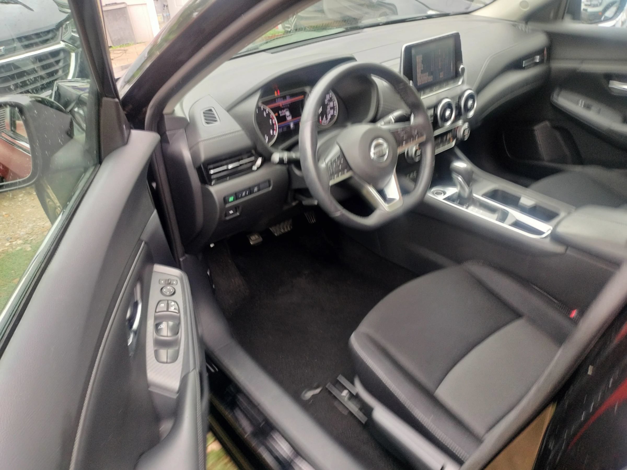Used 2020 Nissan Sentra SV FWD image 2