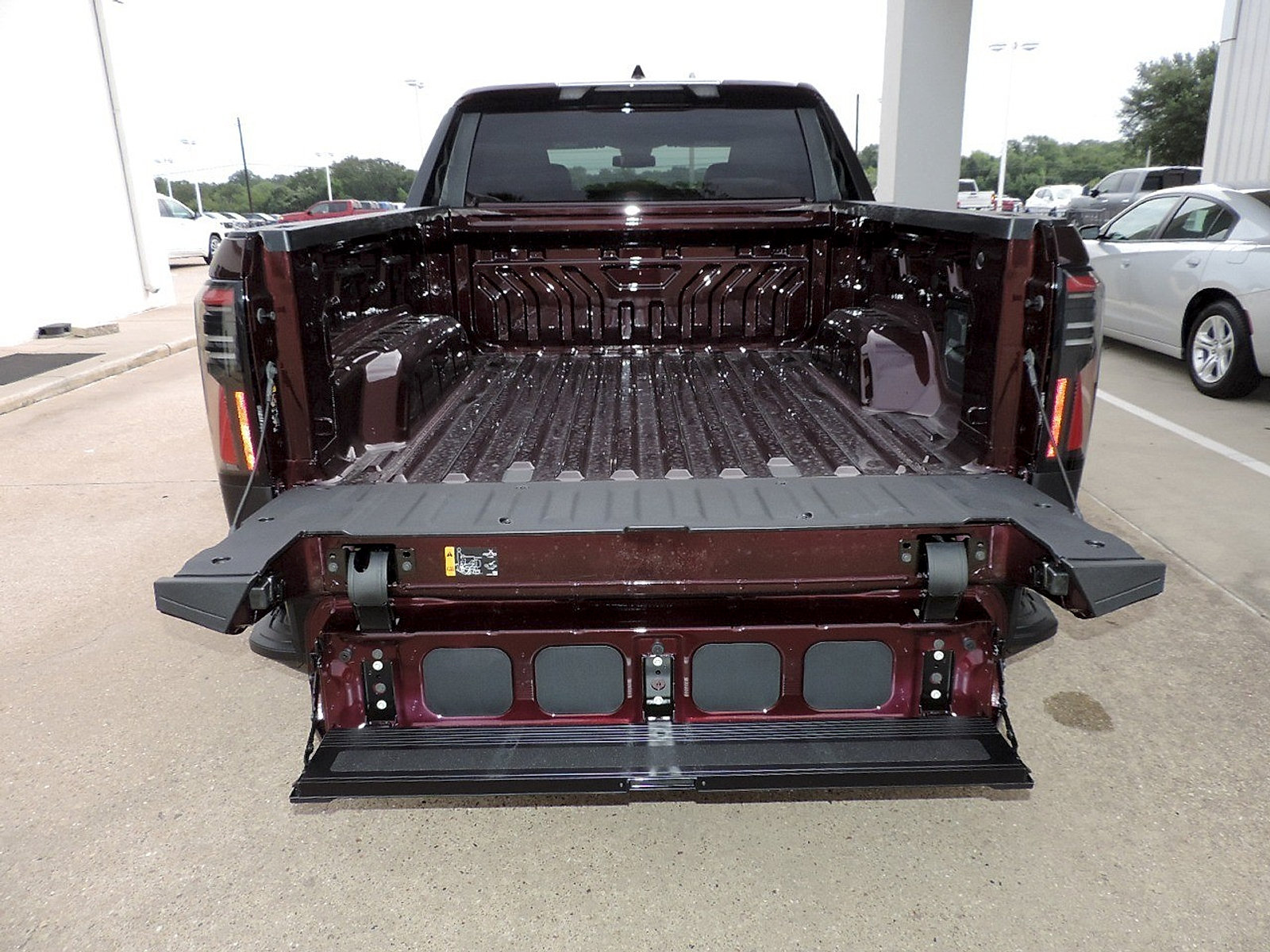 New 2026 GMC Sierra EV Elevation w/ LPO, Elevation Dark Package AWD/4WD image 15