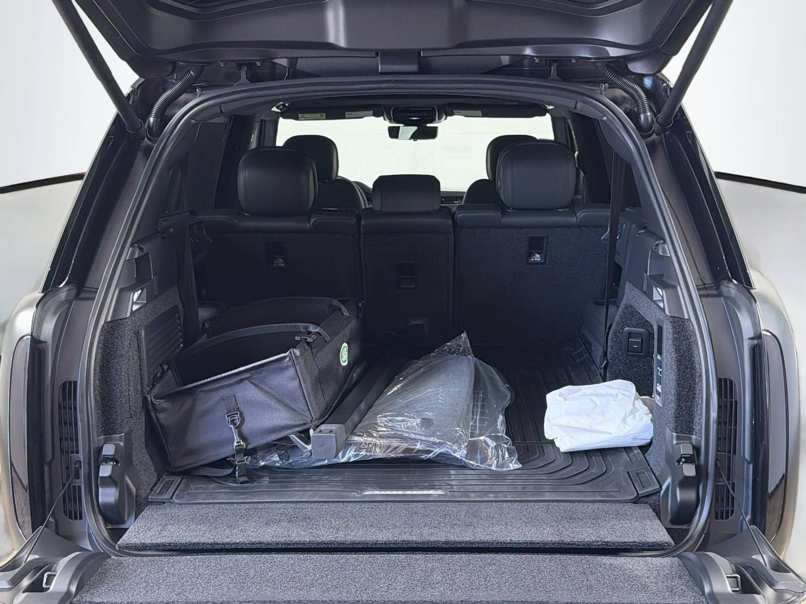 New 2026 Land Rover Range Rover Long Wheelbase SE AWD/4WD image 29