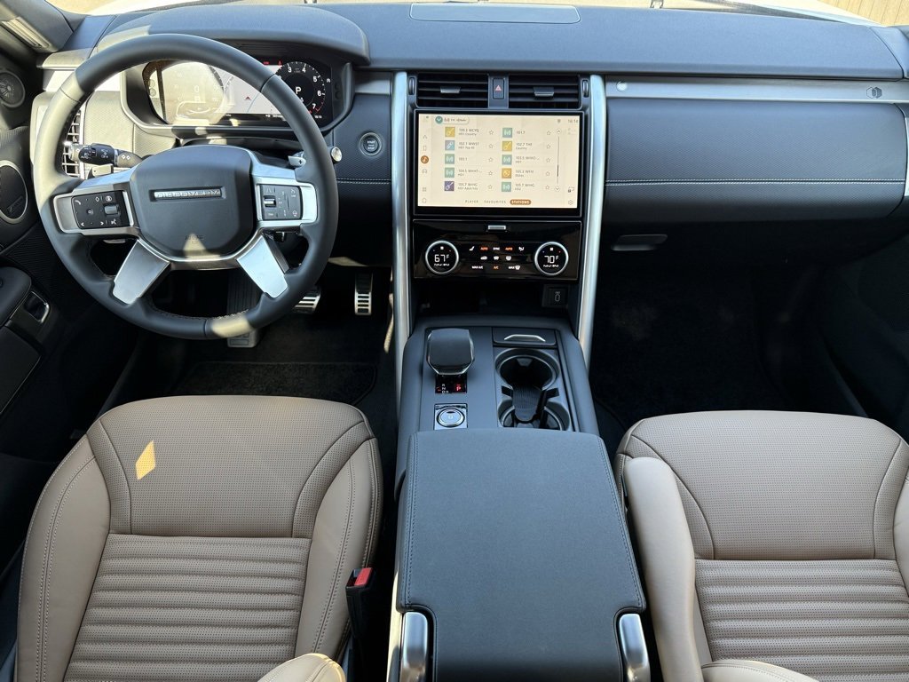 New 2026 Land Rover Discovery Limited Edition image 16