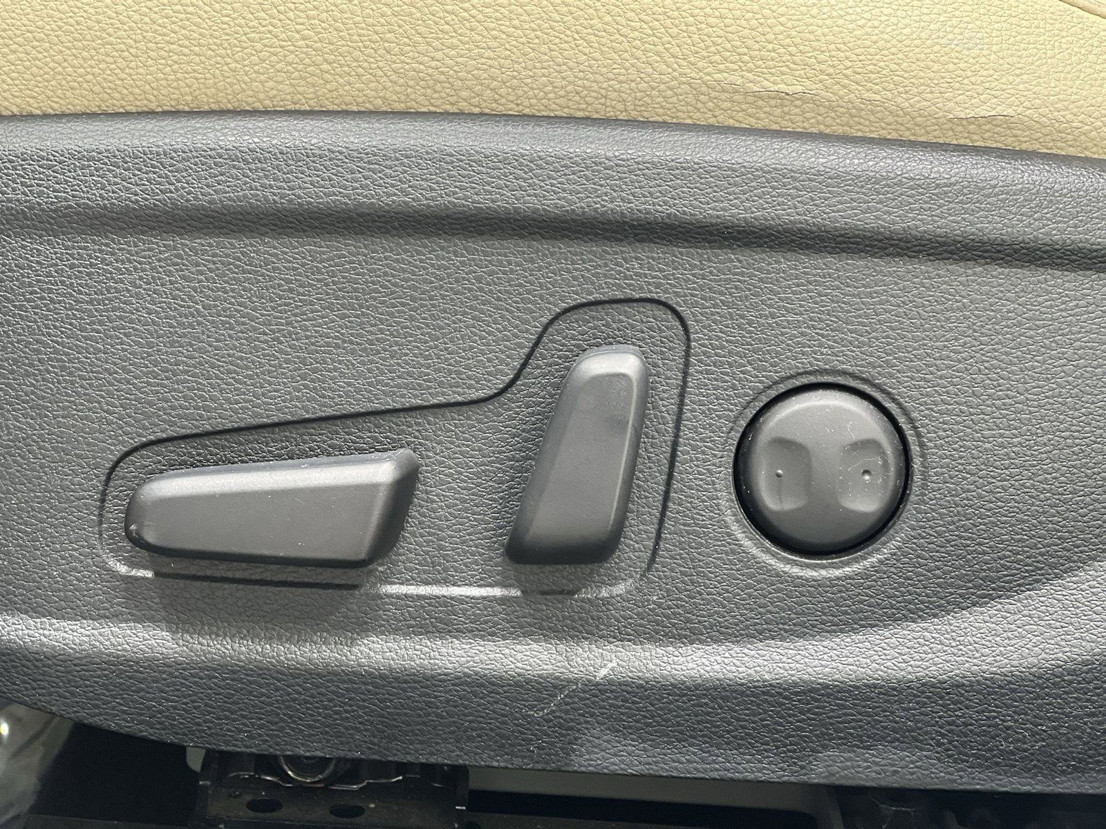 Used 2019 Kia Cadenza Technology image 12