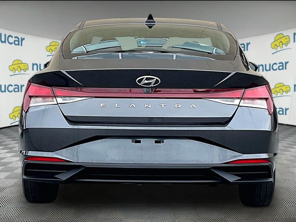 Used 2023 Hyundai Elantra SEL FWD image 5