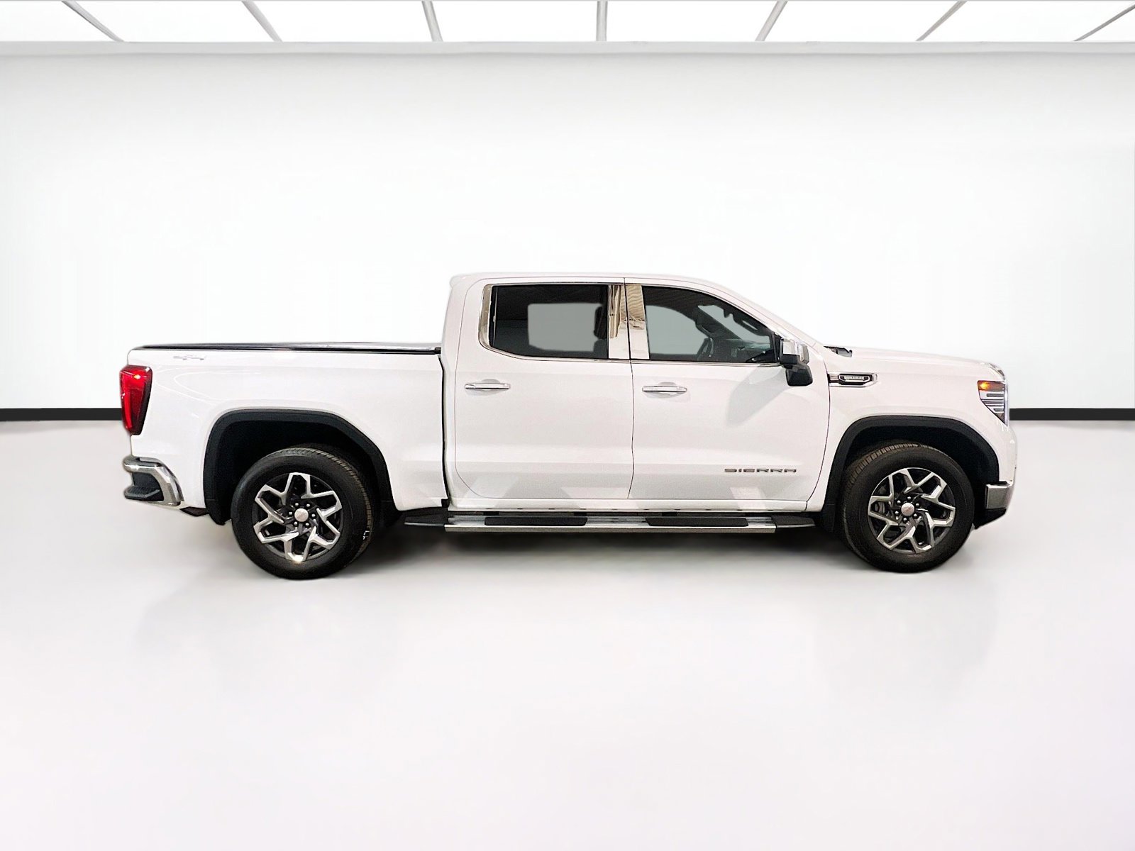 Used 2024 GMC Sierra 1500 SLT w/ SLT Premium Package image 24
