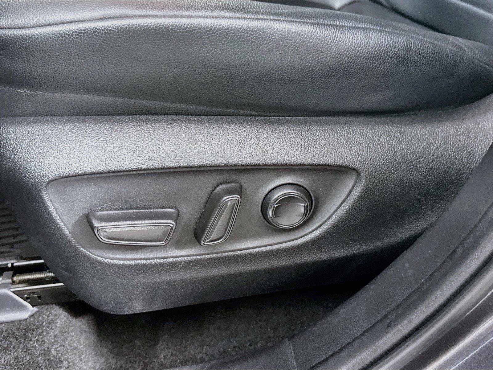 Certified 2023 Toyota Highlander XLE FWD image 32