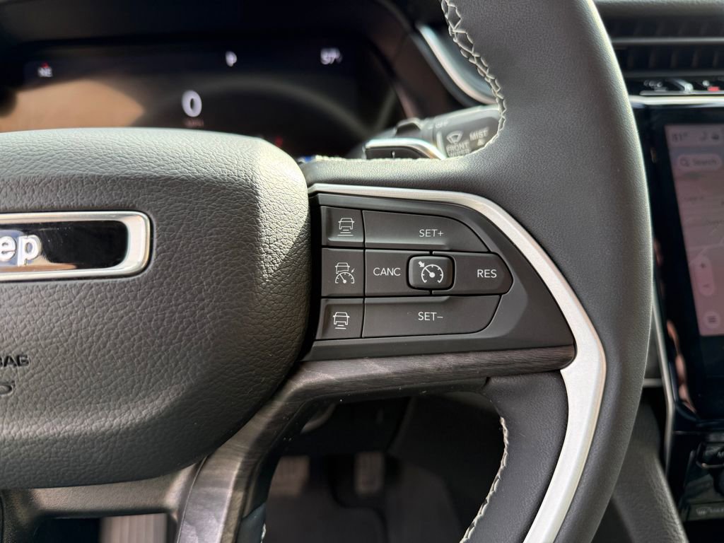 Used 2023 Jeep Grand Cherokee Limited w/ Black Appearance Package AWD/4WD image 22