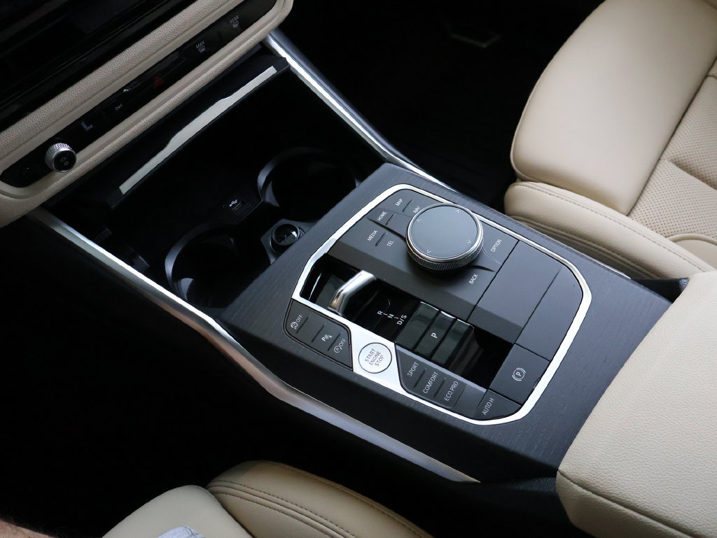 New 2026 BMW 330i xDrive Sedan w/ Premium Package AWD/4WD image 20