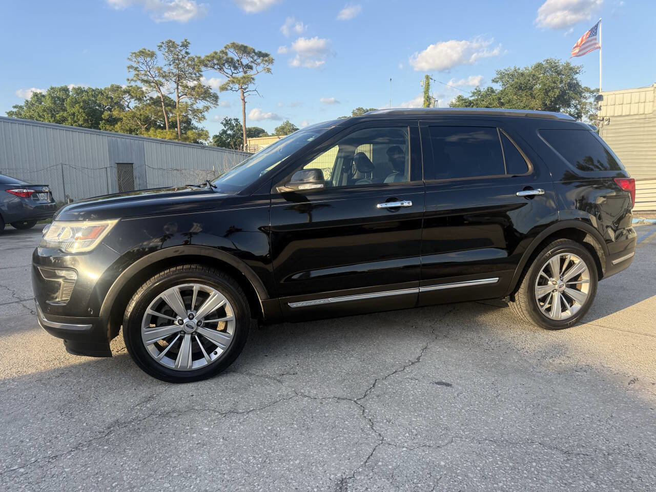 Used 2018 Ford Explorer Limited w/ Equipment Group 301A FWD image 14