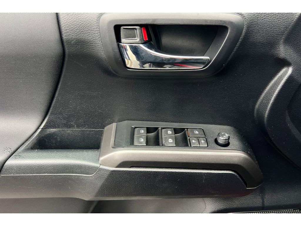 Used 2019 Toyota Tacoma TRD Sport w/ Technology Package image 11