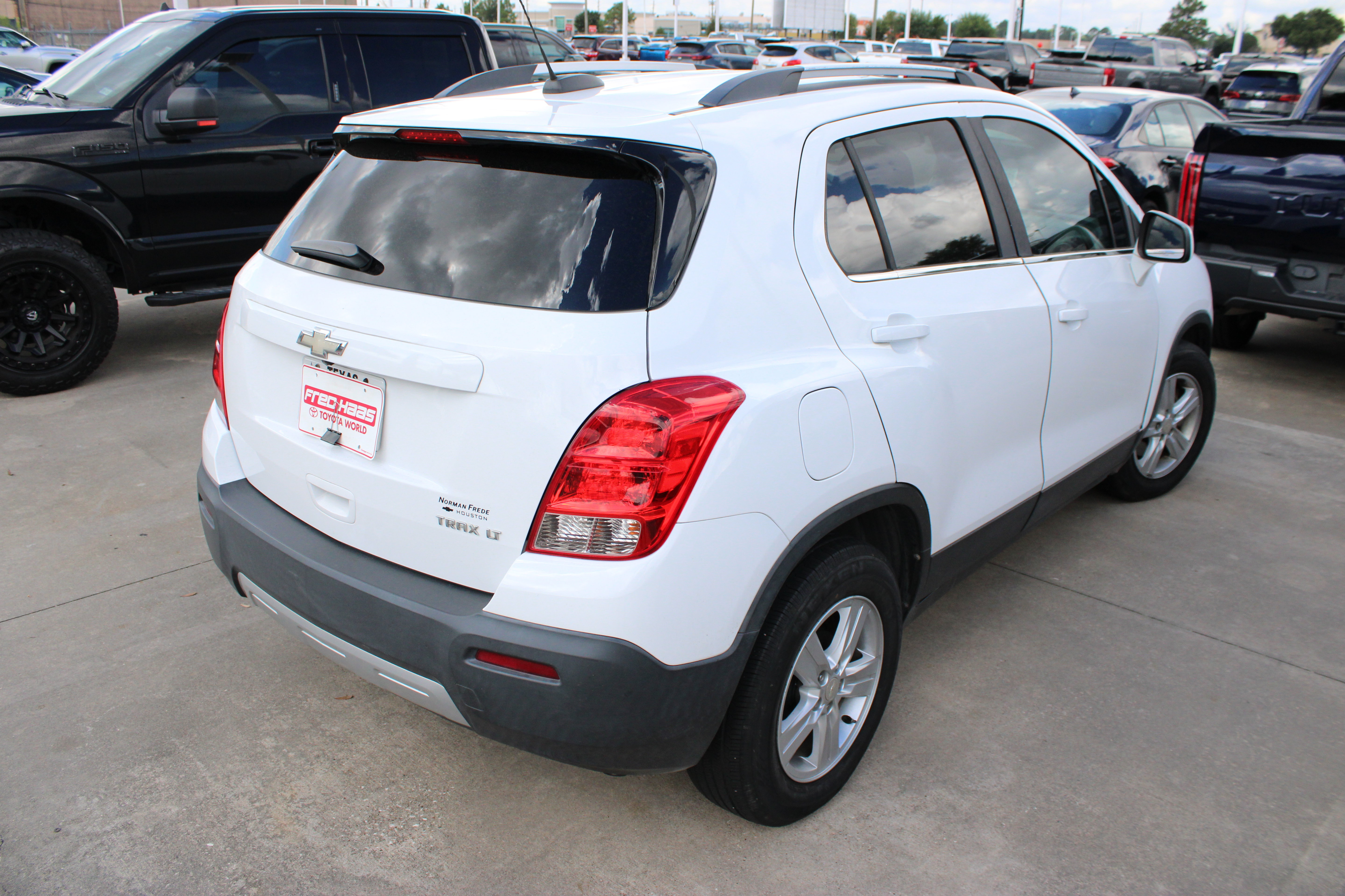 Used 2016 Chevrolet Trax LT w/ LT Sun and Sound Package FWD image 10