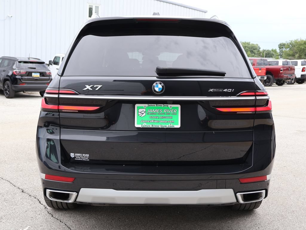 Used 2025 BMW X7 xDrive40i AWD/4WD image 4