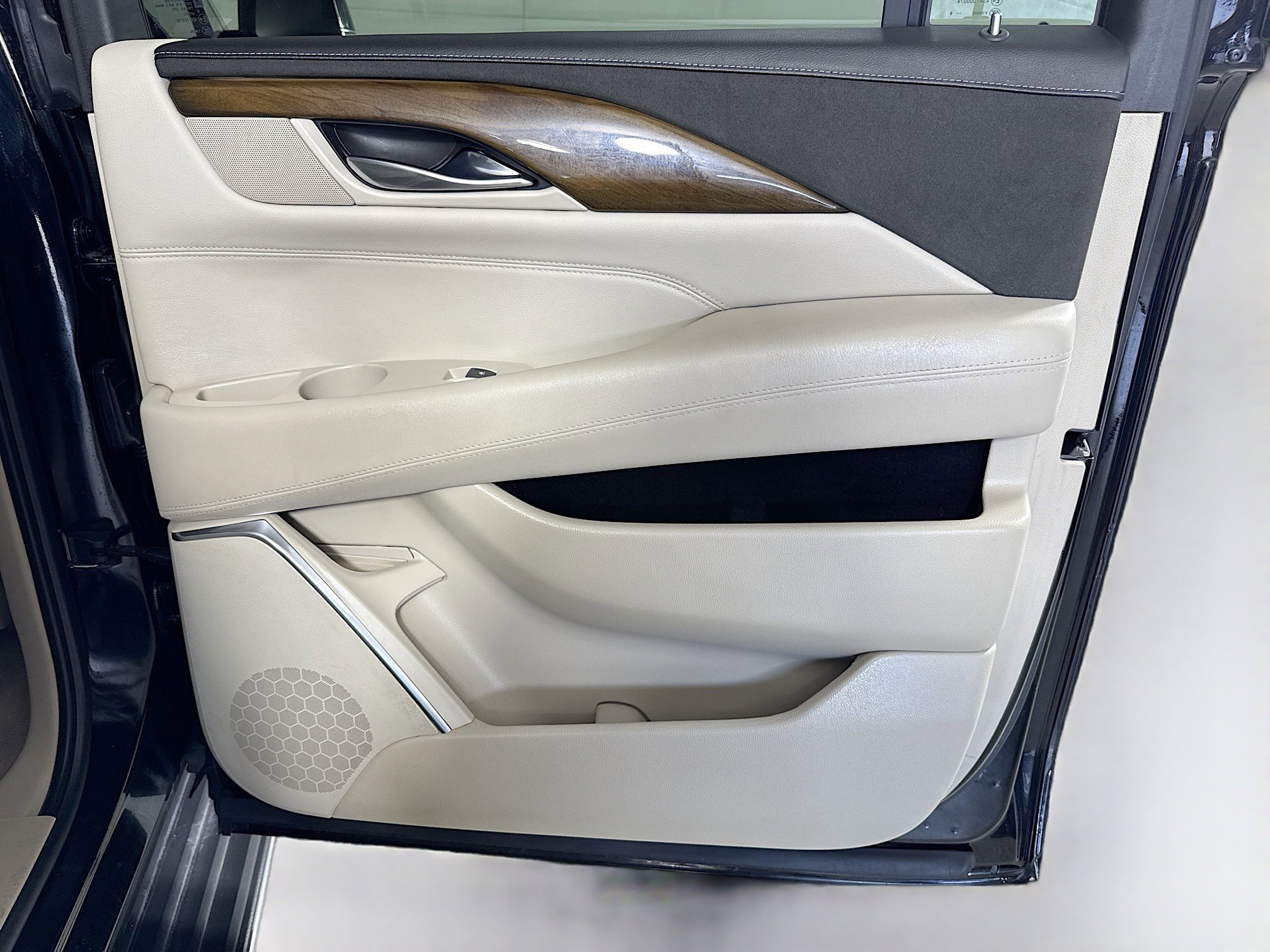 Used 2019 Cadillac Escalade ESV Luxury image 27