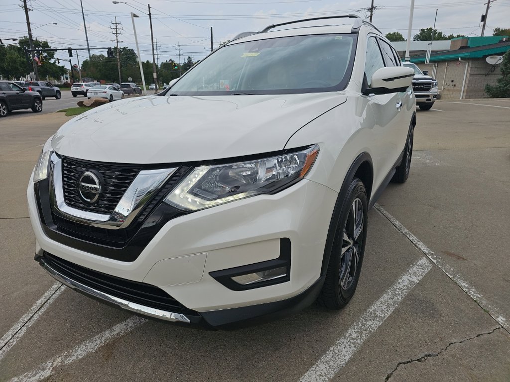 Used 2020 Nissan Rogue SV w/ Sun & Sound Touring Package AWD/4WD image 9
