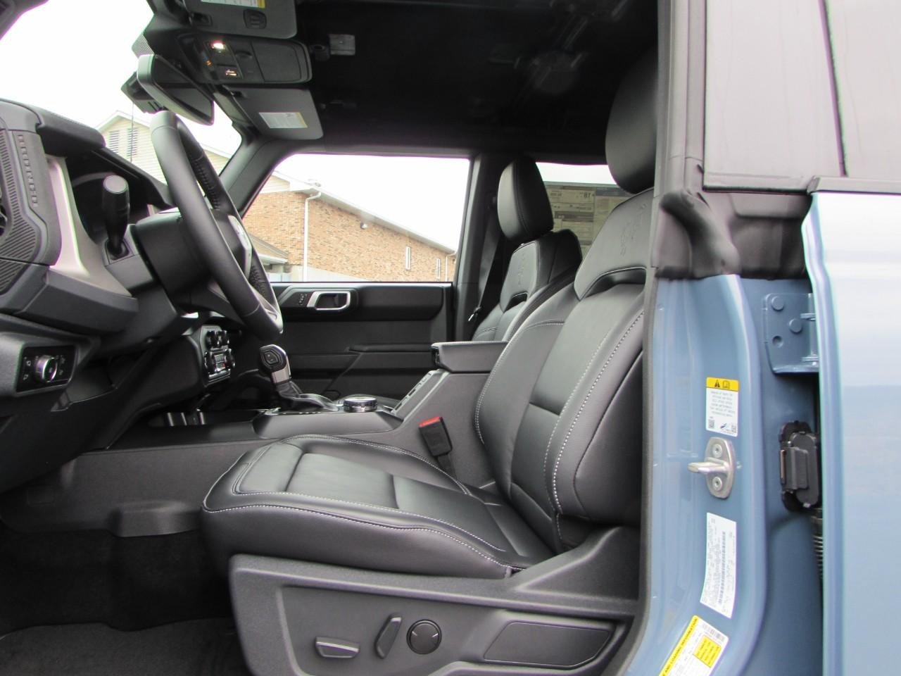 New 2025 Ford Bronco Outer Banks w/ Sasquatch Package AWD/4WD image 12