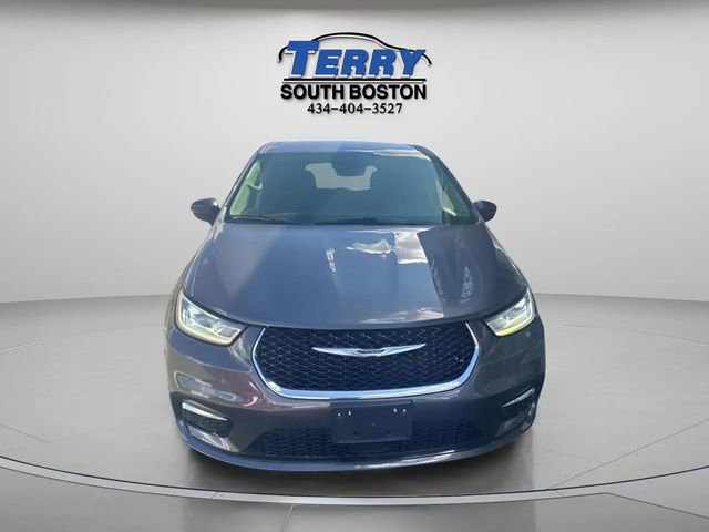 Used 2023 Chrysler Pacifica Touring-L image 2