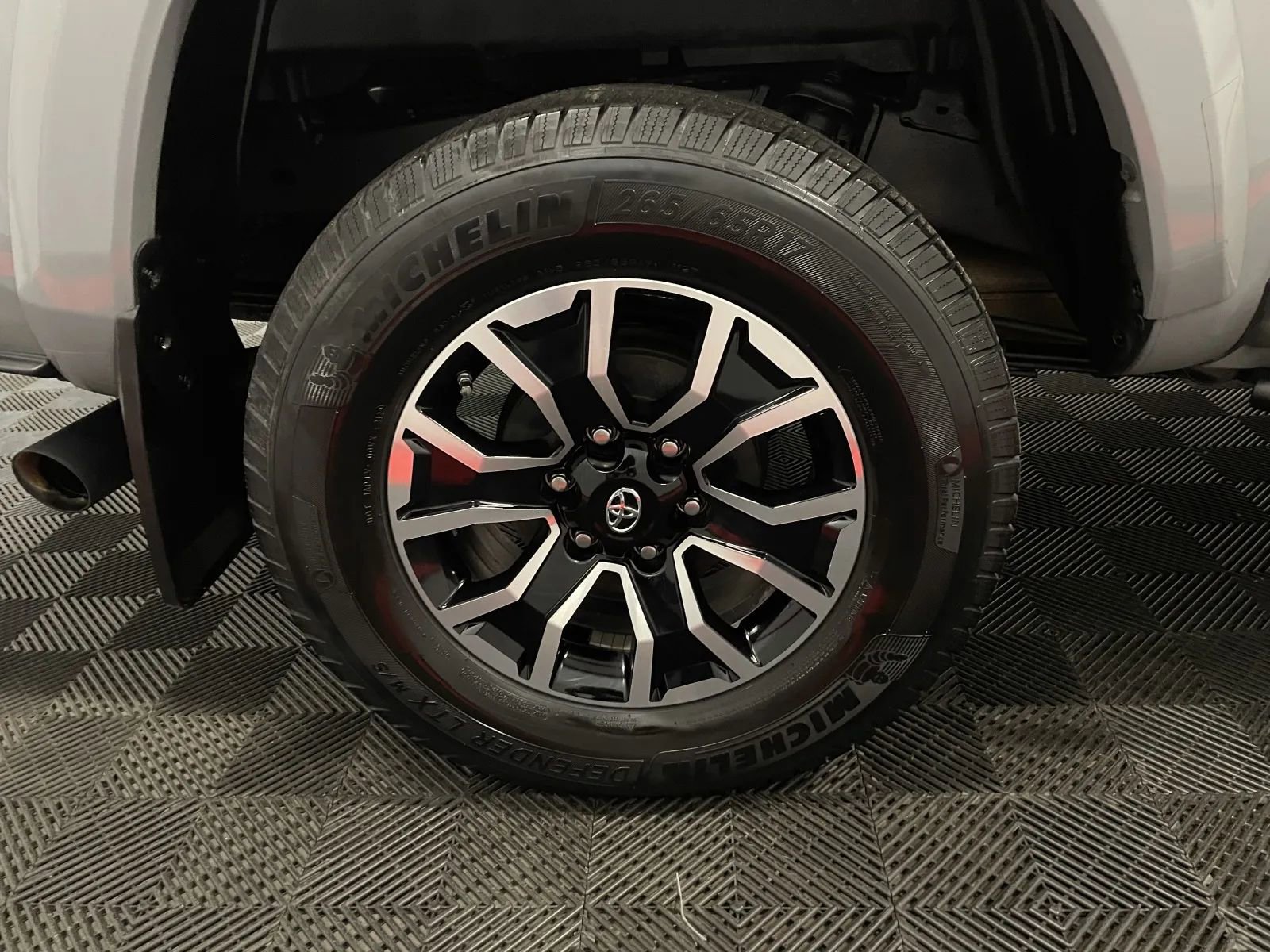 Used 2020 Toyota Tacoma TRD Sport w/ Technology Package image 20