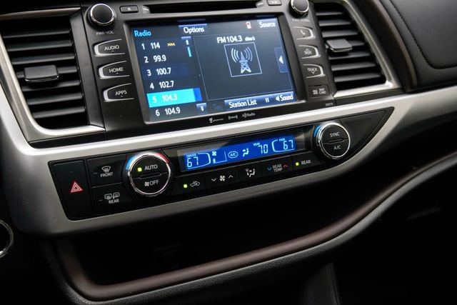 Used 2018 Toyota Highlander XLE w/ Protection Package #3 AWD/4WD image 26